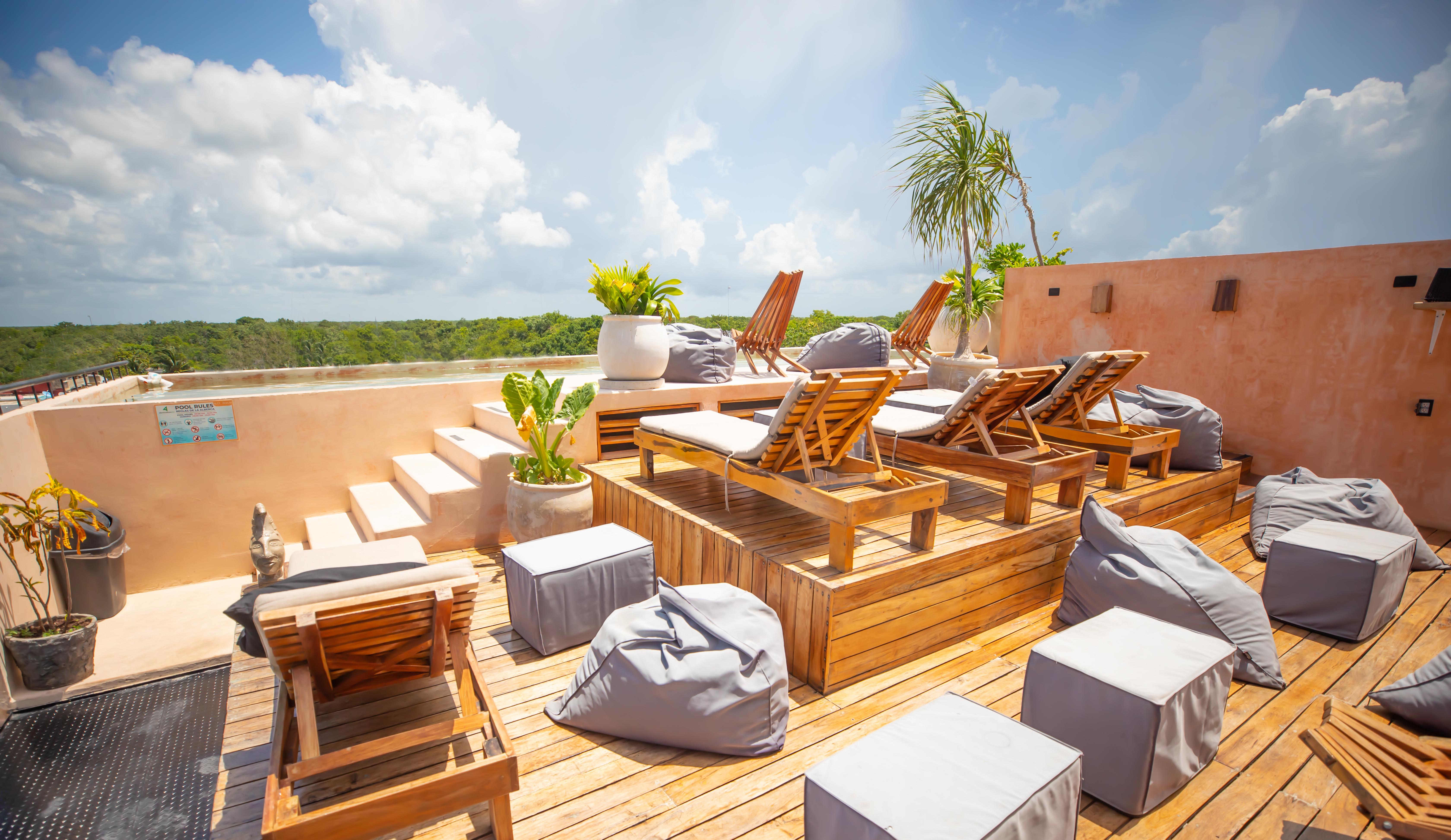 Nuee Hotel & Beach Club
