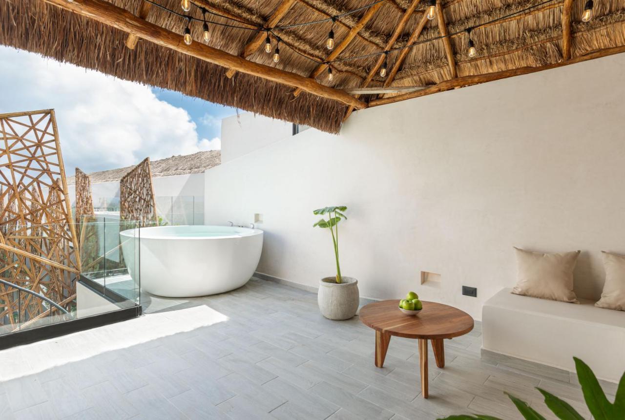Jade Hotel 5*