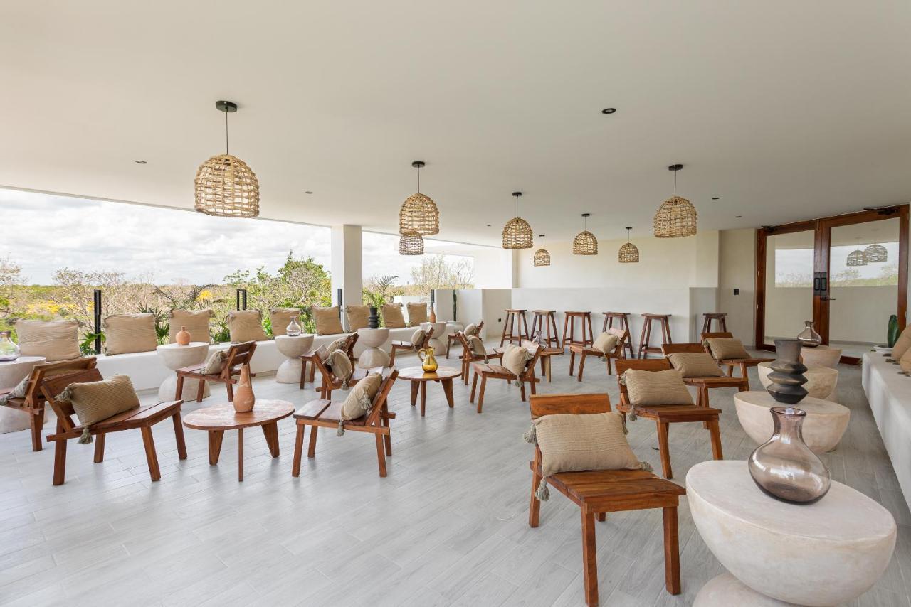 Jade Hotel