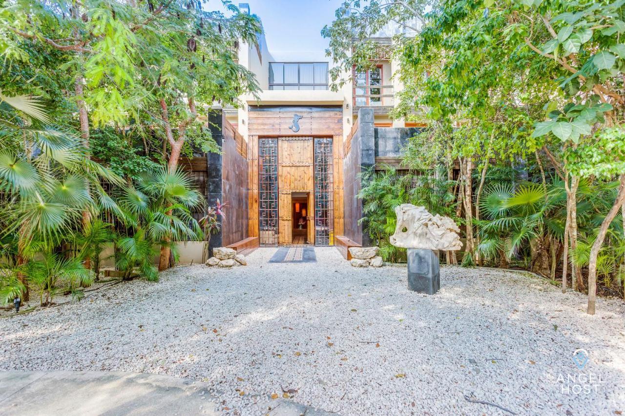 Private Plunge Pool, Art, Spa, Pool With Cabanas Apartment
