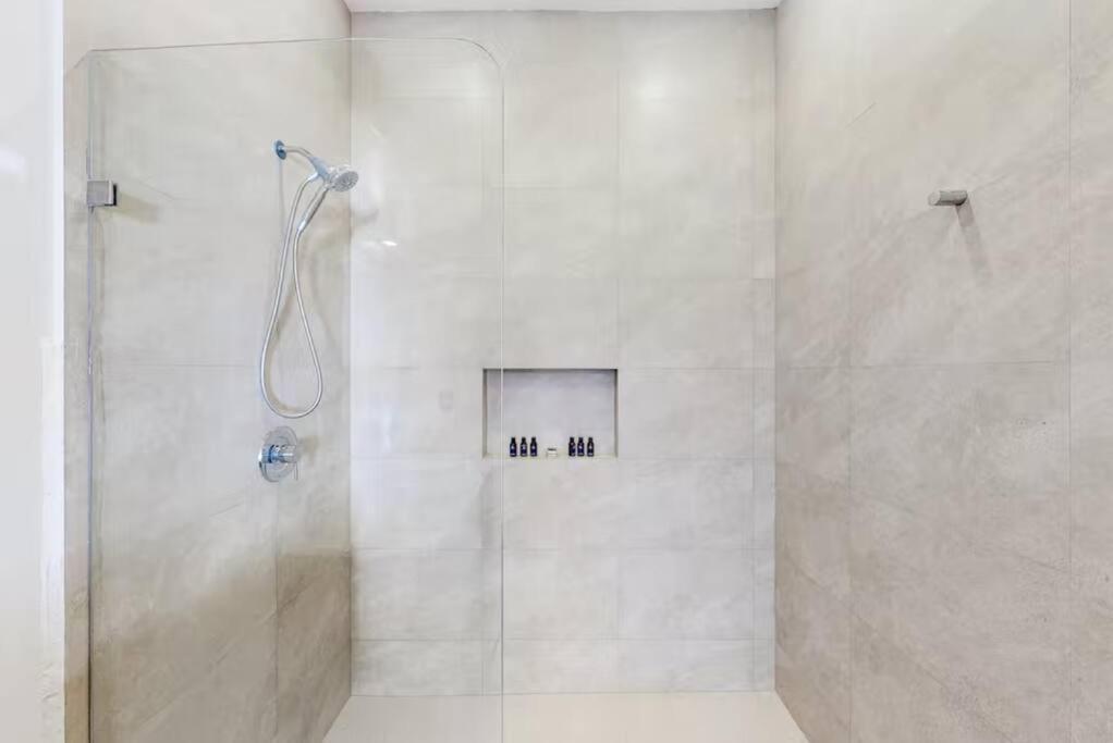 Spacious Condo, Beautiful Pool, Wi-fi - Casa Kaanal 104 Apartment *