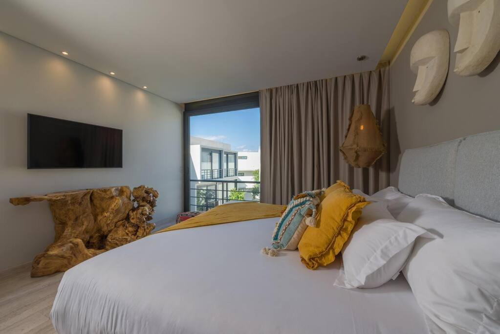 Beyond Amazing 3bd 2br/ Balcony *