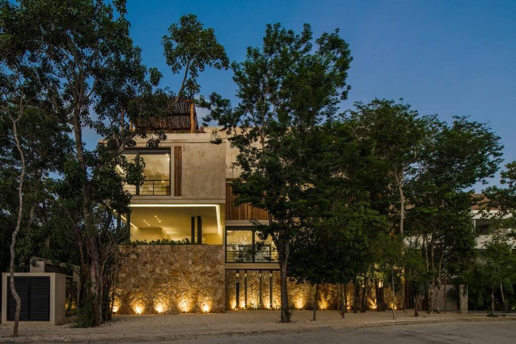 Apartment Beyond Amazing 3bd 2br/ Balcony *