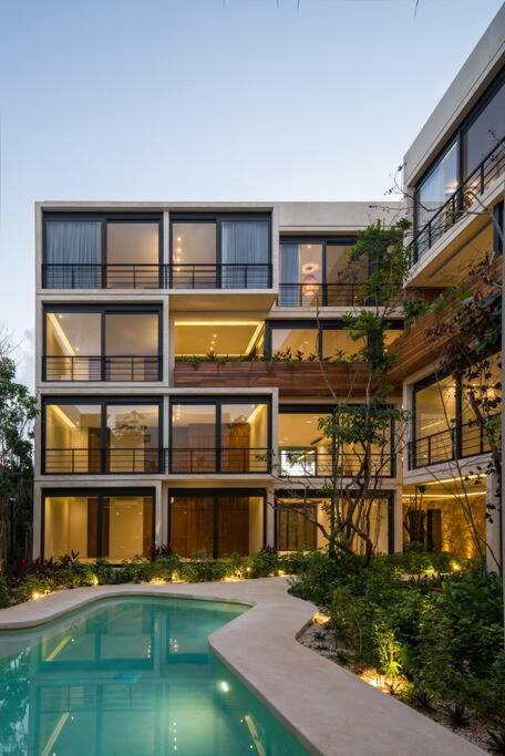 Beyond Amazing 3bd 2br/ Balcony *