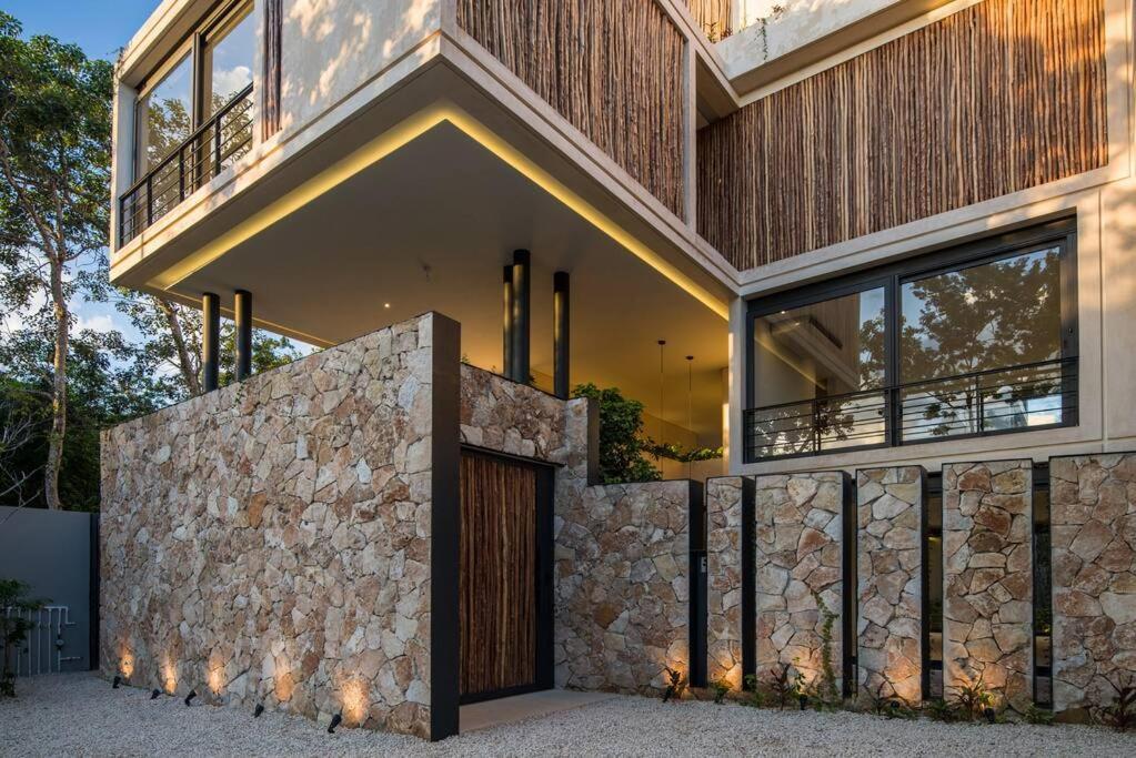 Apartment Beyond Amazing 3bd 2br/ Balcony *