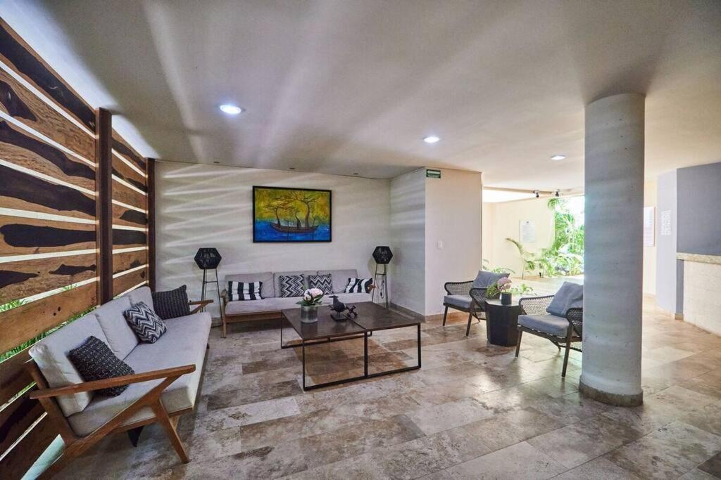 Zen Oasis Swim Up Pool W Tiki Hut Bar + Gym *