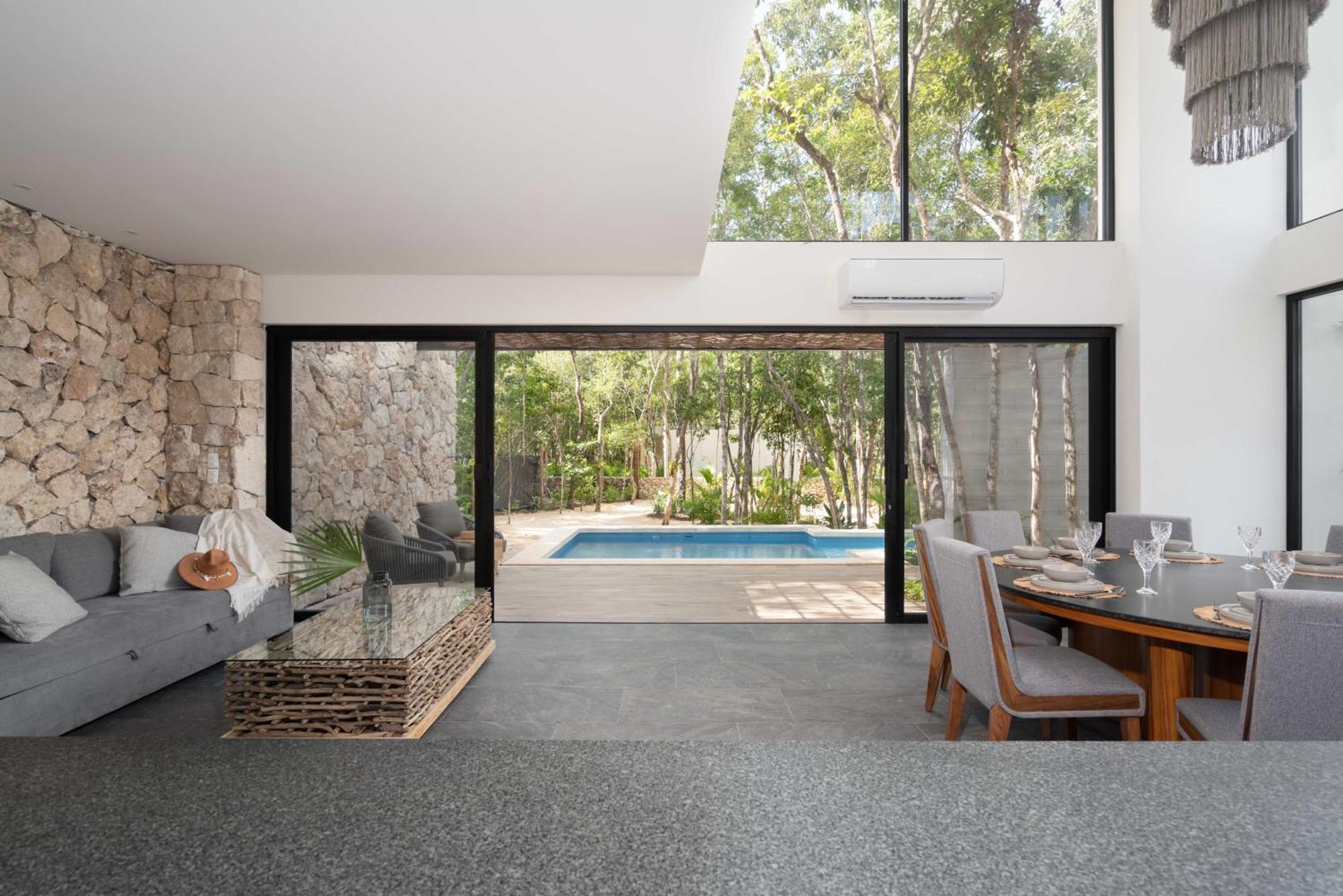 Twelve O'clock - Luxury