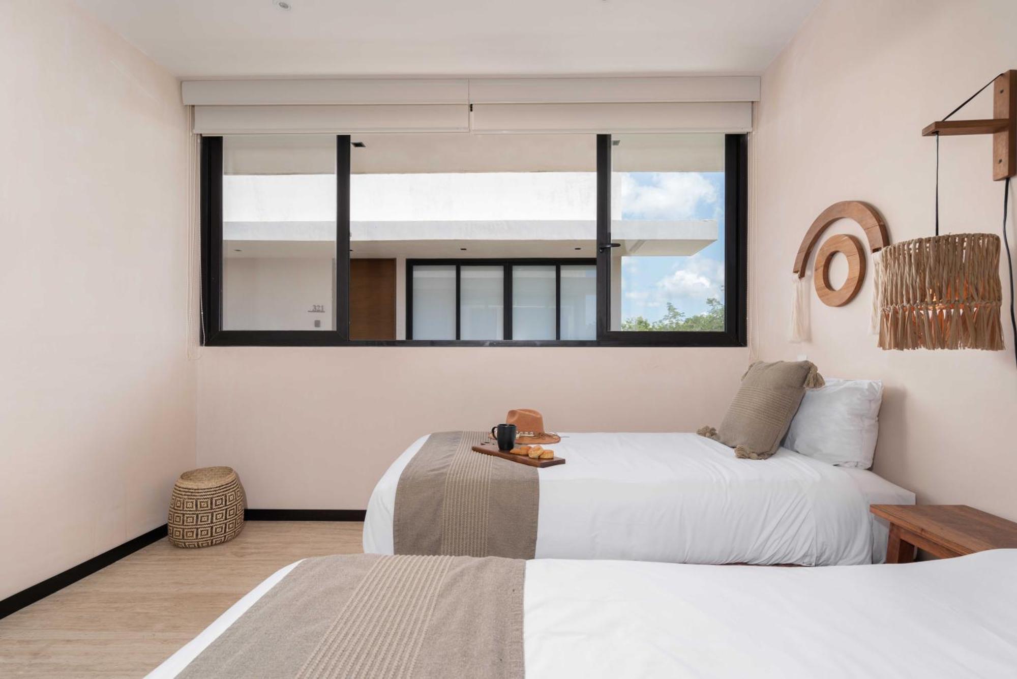 Apartment Penthouse Oasis: Rooftop Pool & Luxury *