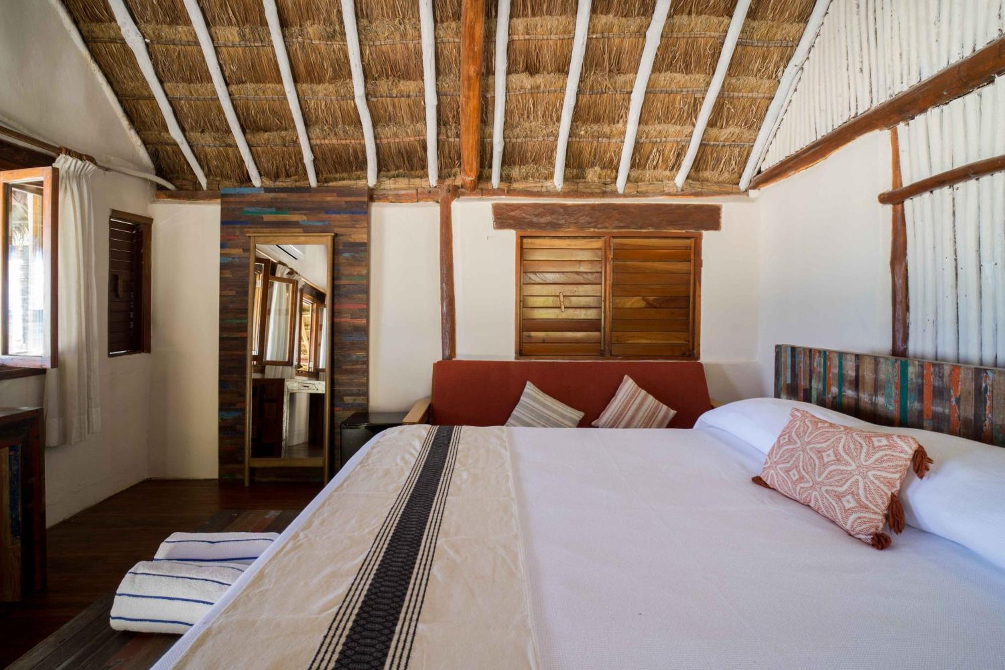 Bt Live Located At The Party Zone