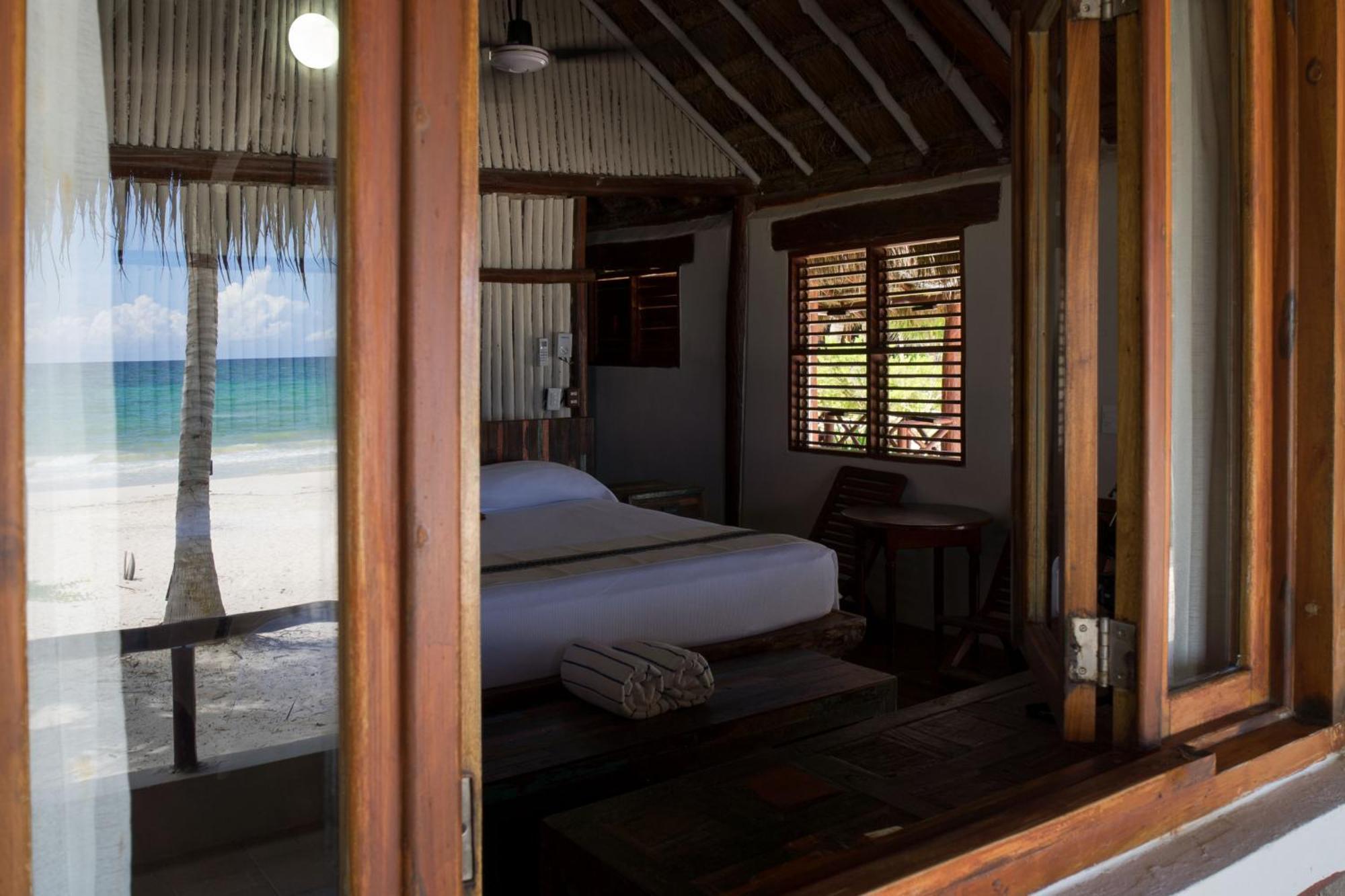 Hotel Bt Live Located At The Party Zone 4*