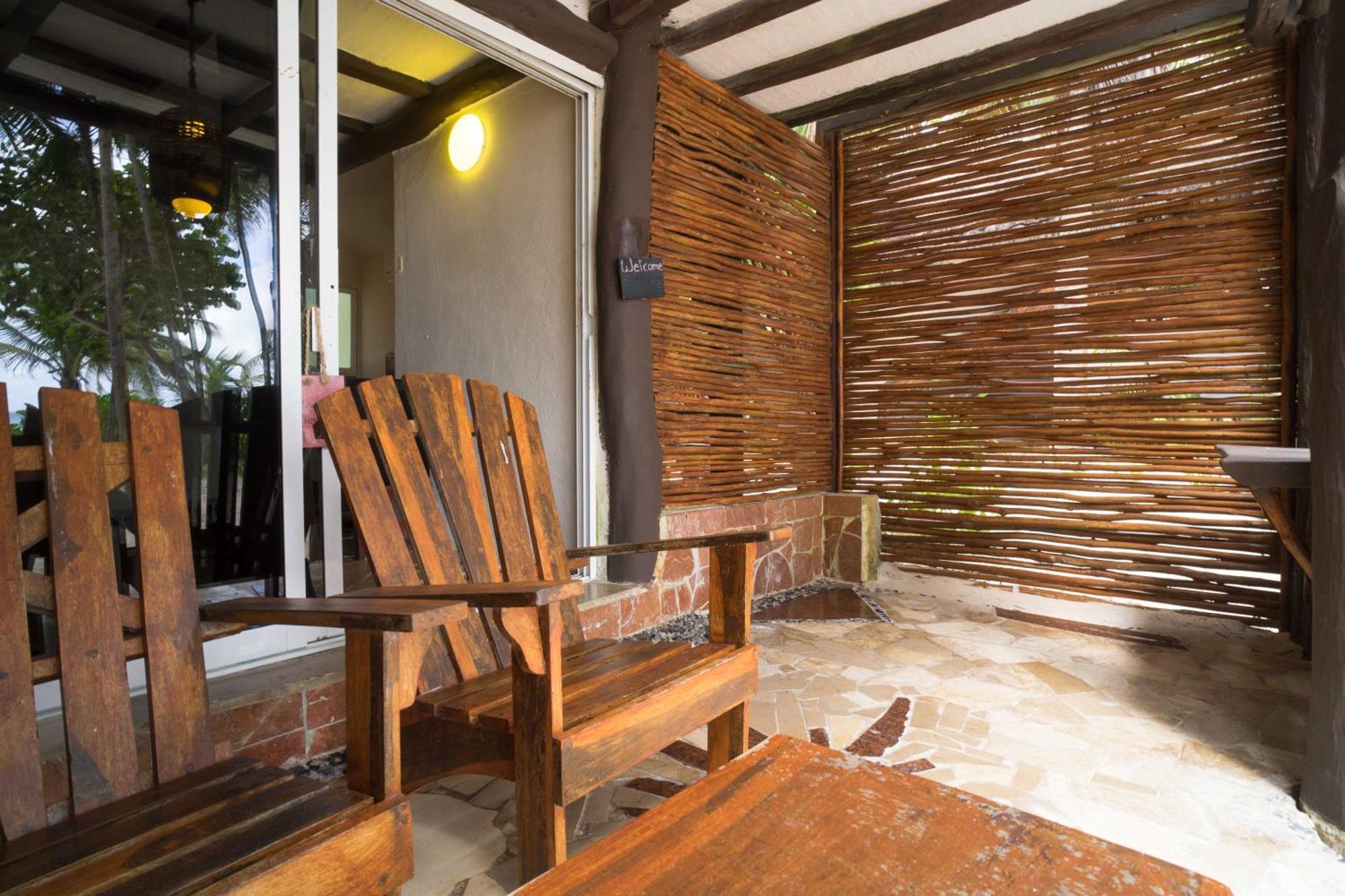 Hotel Bt Live Located At The Party Zone 4*