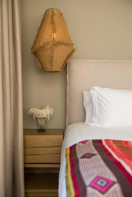 Beyond Amazing 3bd 2br/ Balcony Apartment *