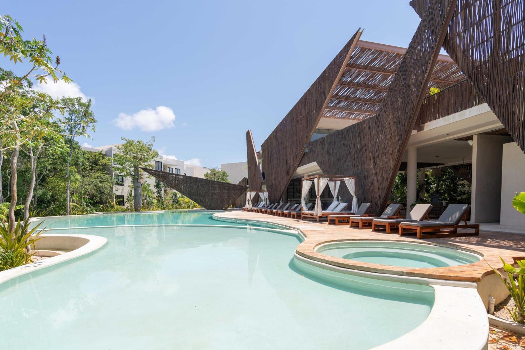 Penthouse Oasis: Rooftop Pool & Luxury Apartment Tulum
