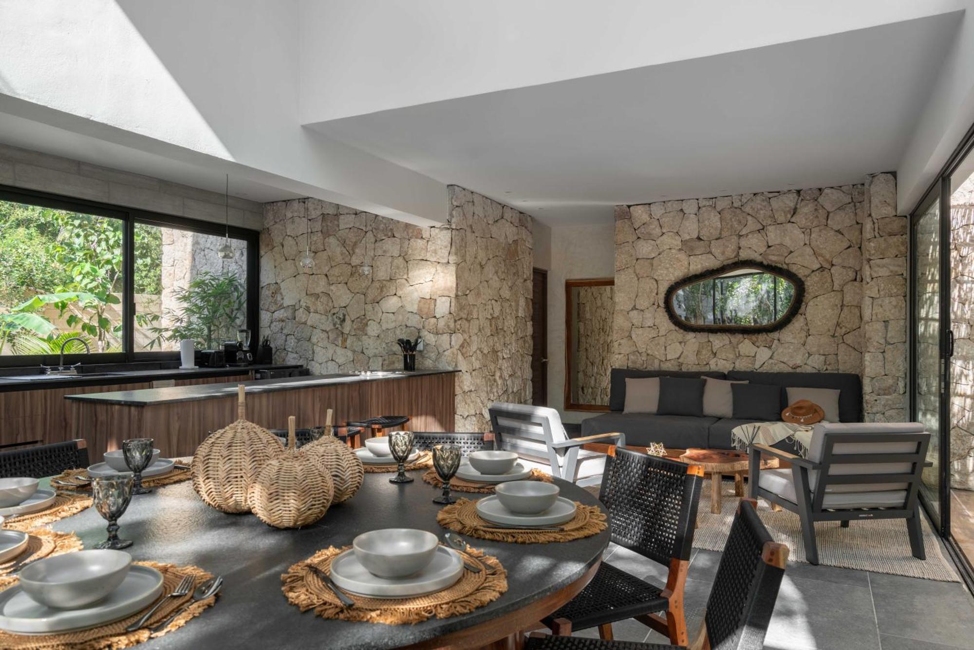 Twelve O'clock - Luxury Villa