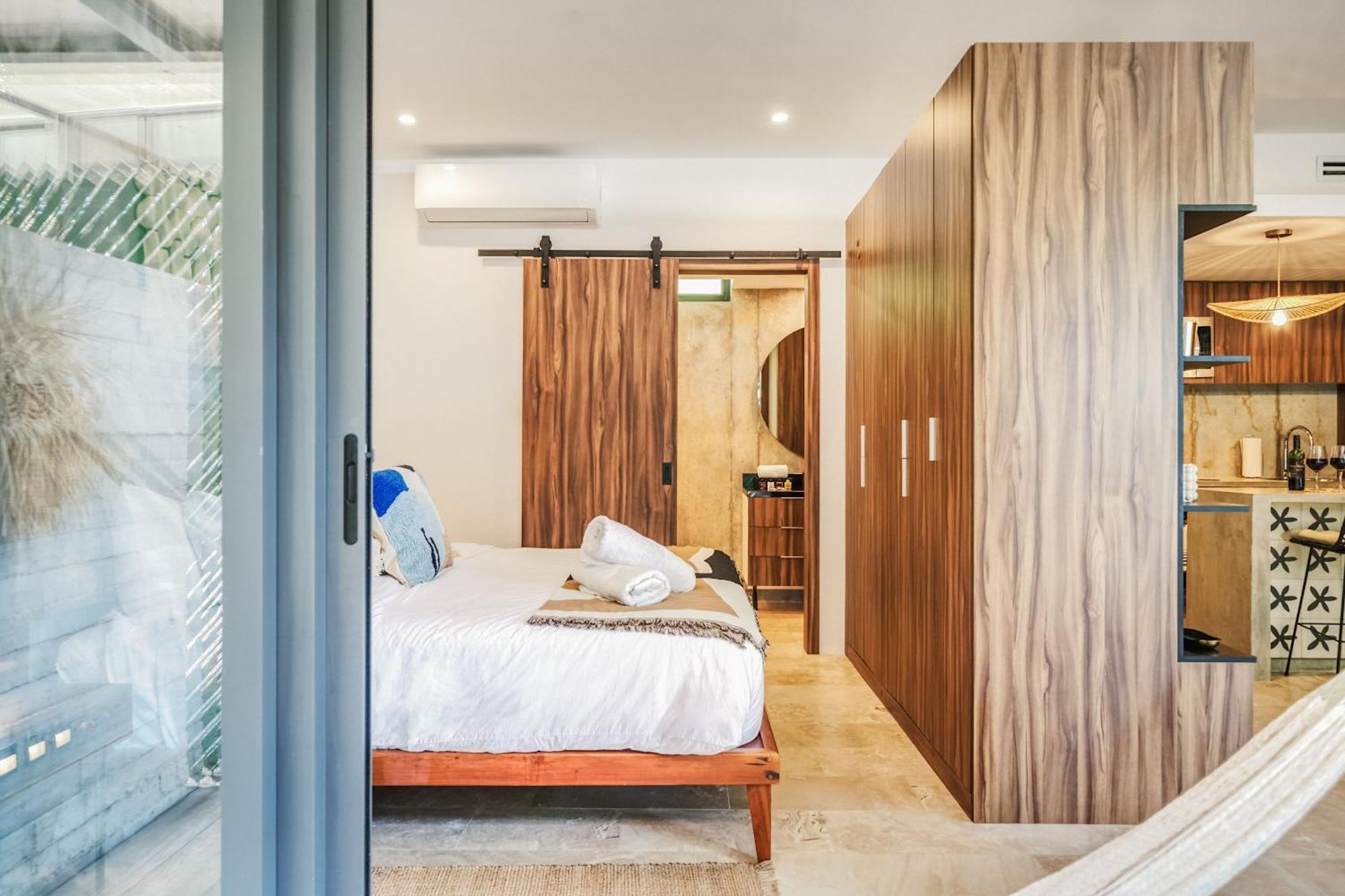 Waterworld 1br Cenote Rooftop Pools Gym Apartment