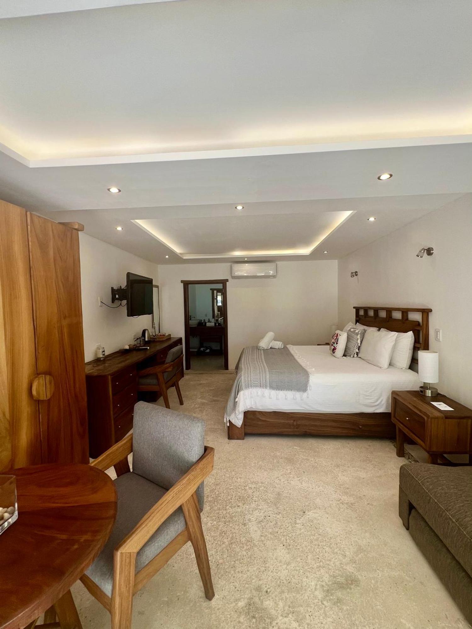 El Paraiso Hotel 4*