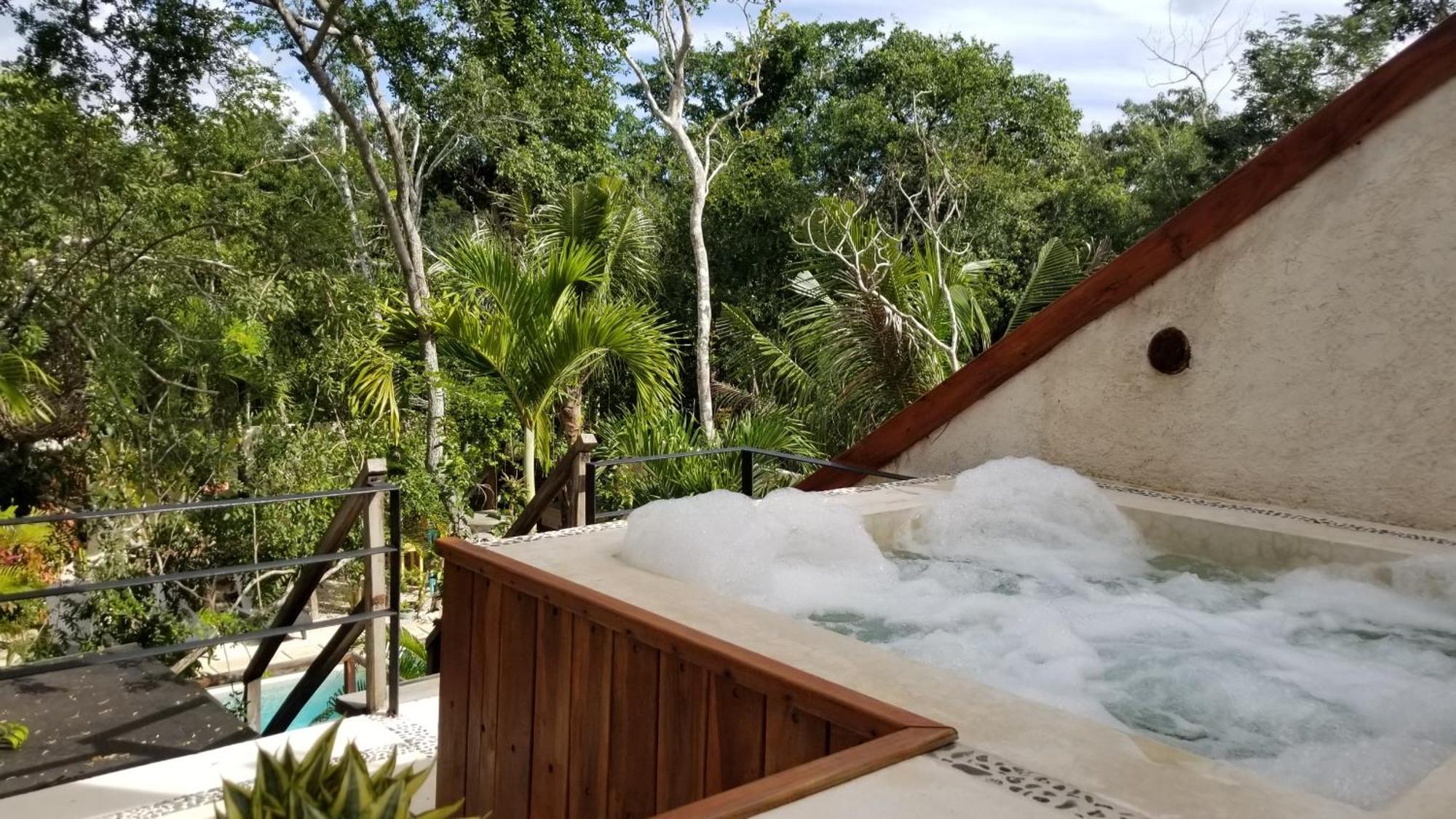 Trece Lunas Apartahotel