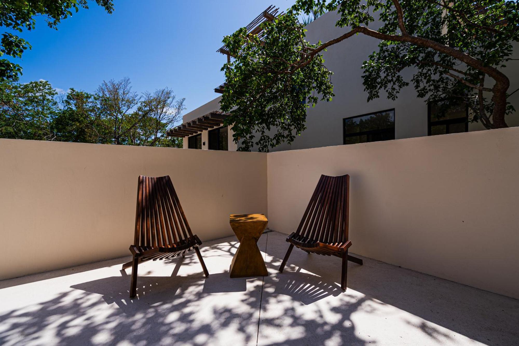 Penthouse With Private Jungle, Pool, Downtown Apartment *