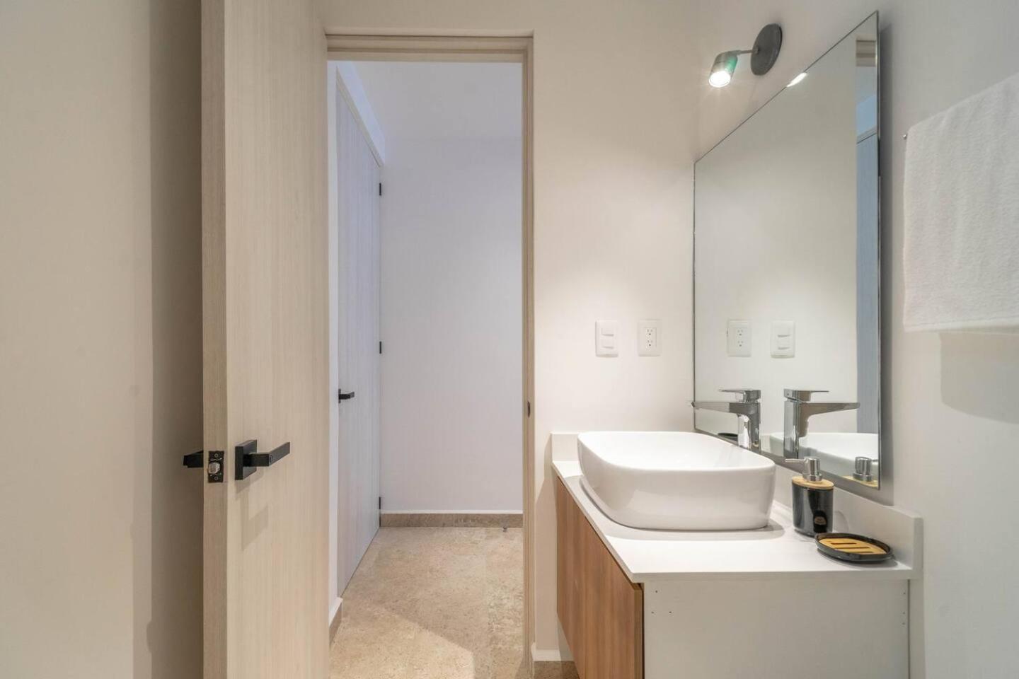 Holiday home King With Balcony, Gym And Rooftop Pool