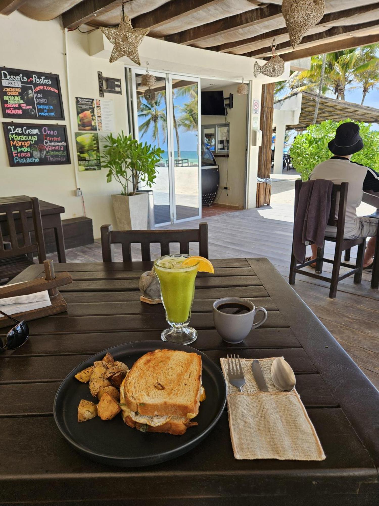 El Paraiso Hotel 4*