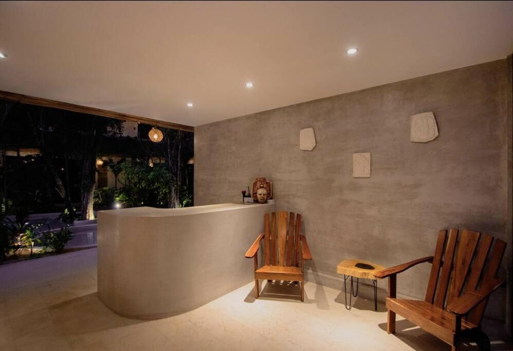 New Large Luxurious 1 Bedroom, 1 Bathroom In Apartment *