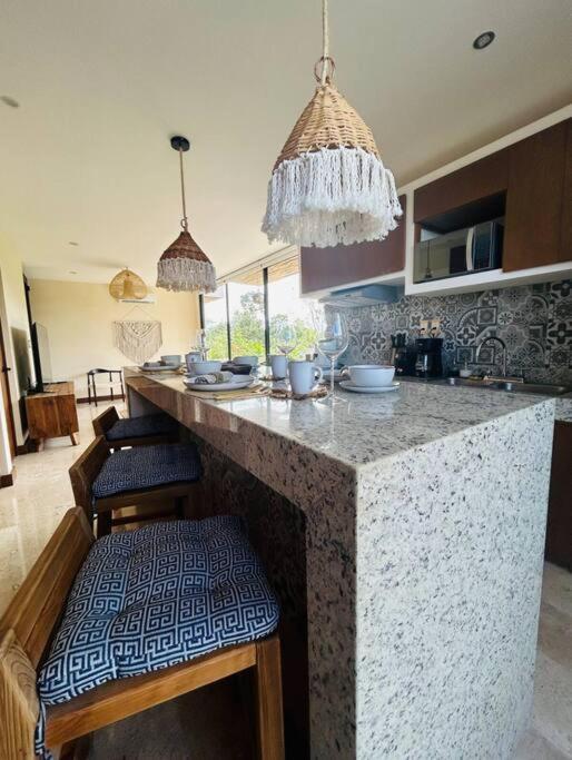 Apartment New Large Luxurious 1 Bedroom, 1 Bathroom In