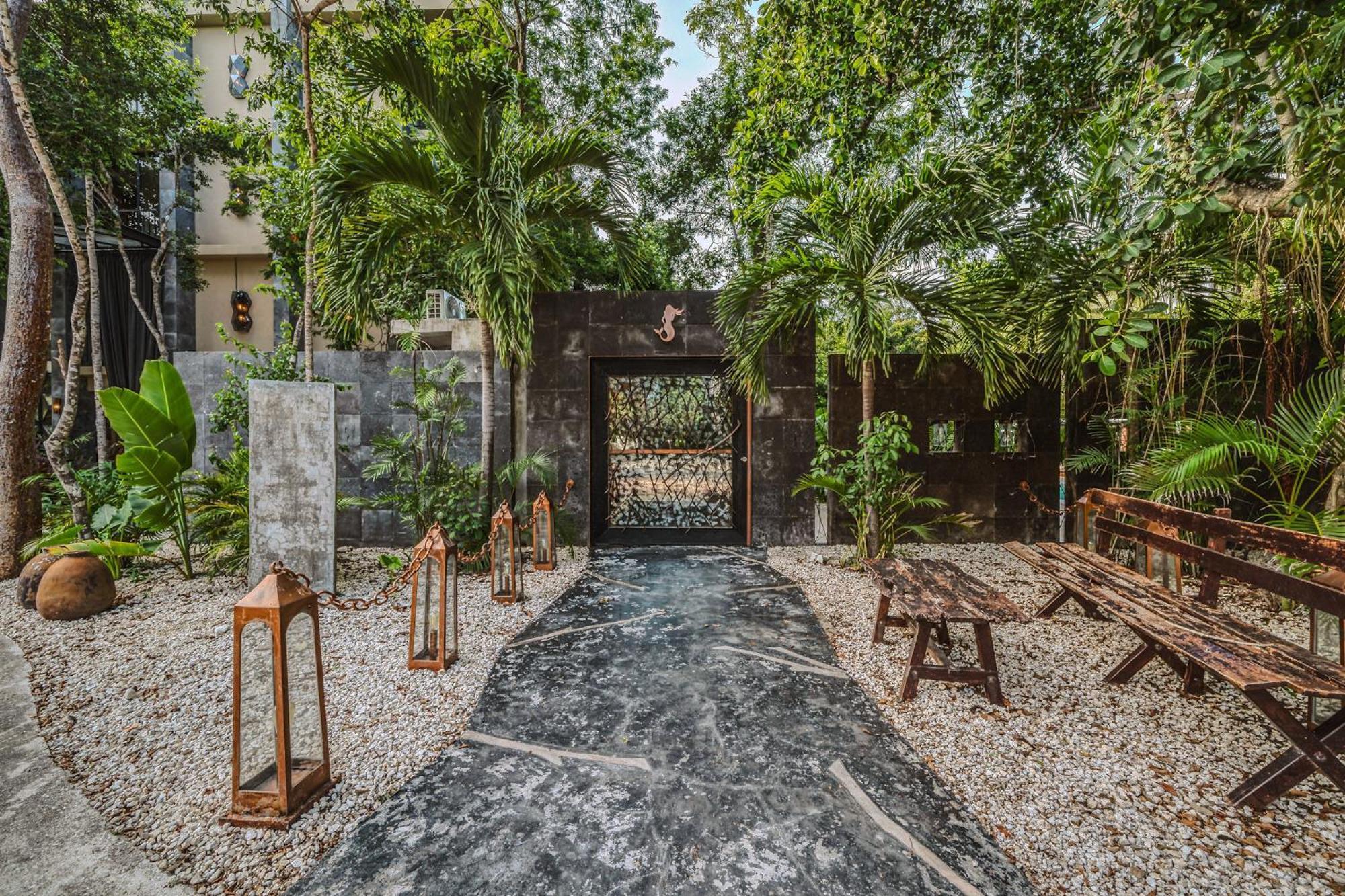 Art Design Loft With Pool, Big Gym, Spa, Hot Tub Apartment