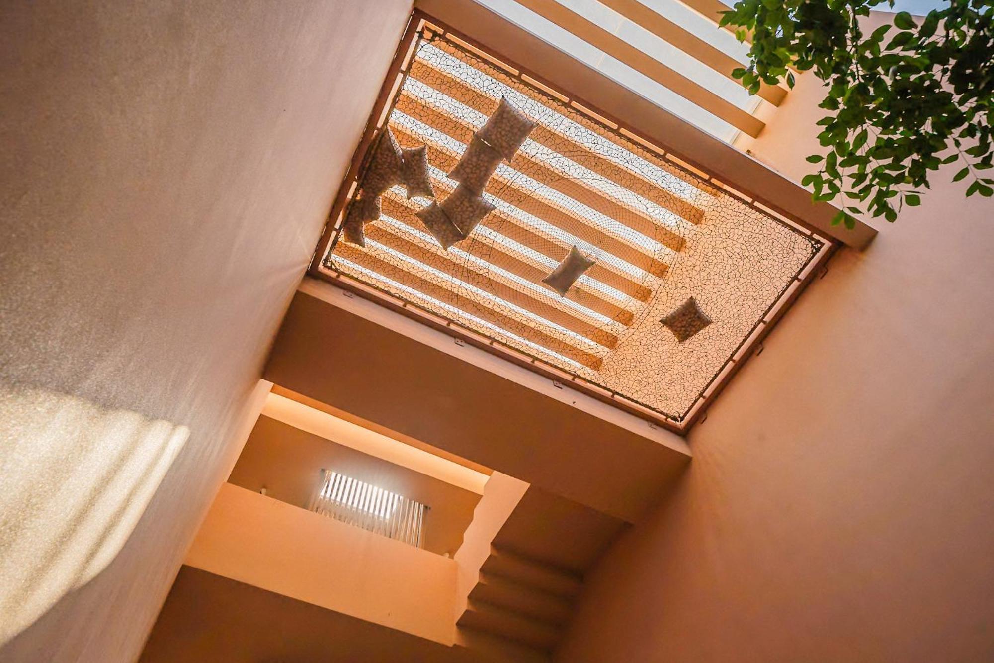 Divine 2br W Pool Gym Yoga Classes Restaurant