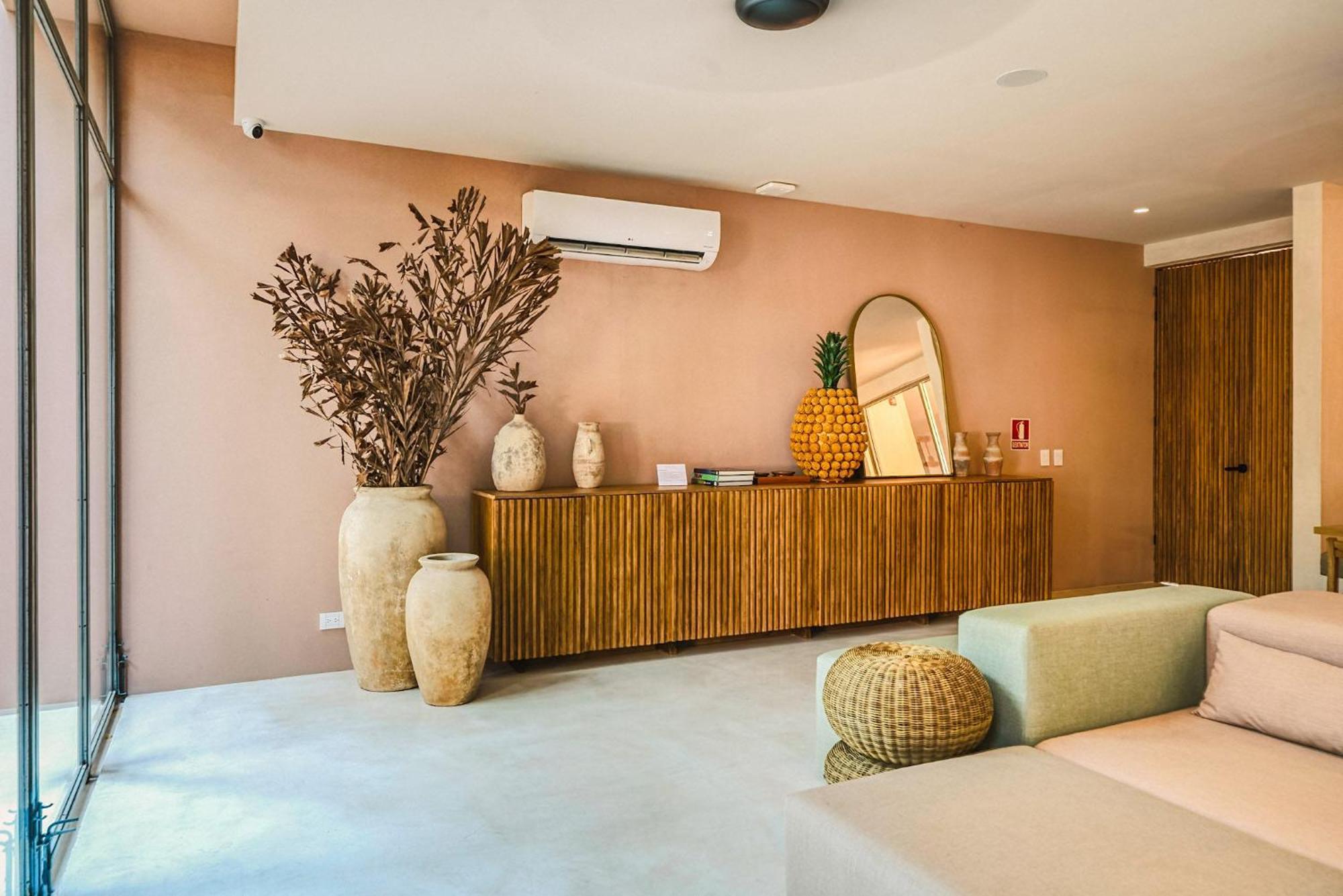 Divine 2br W Pool Gym Yoga Classes Restaurant *