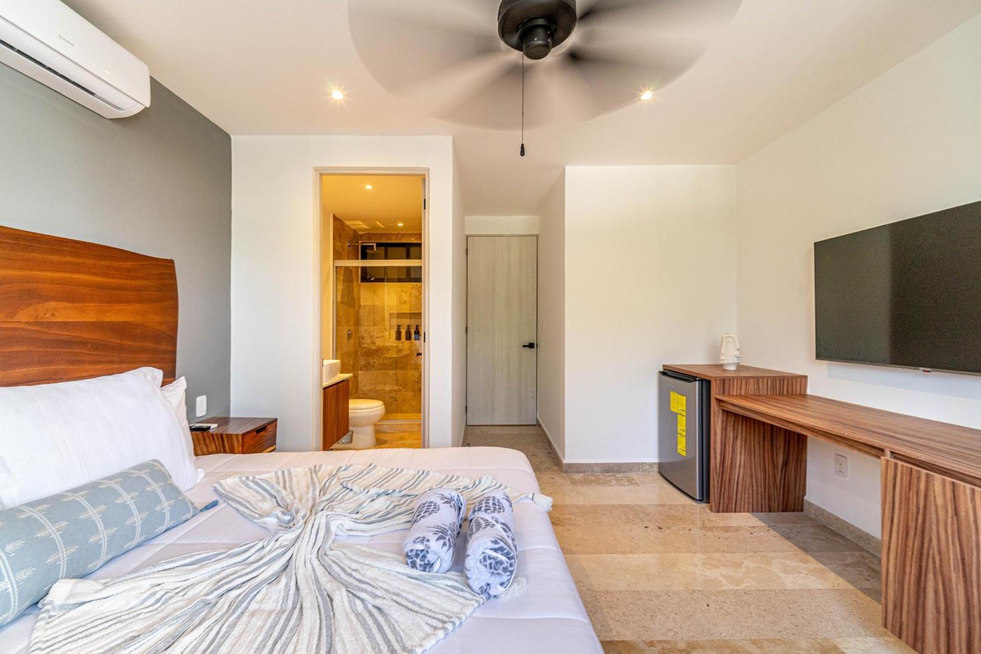 Lux 2 Bd With Swim Up Pool, Gym In Aldea Zama *