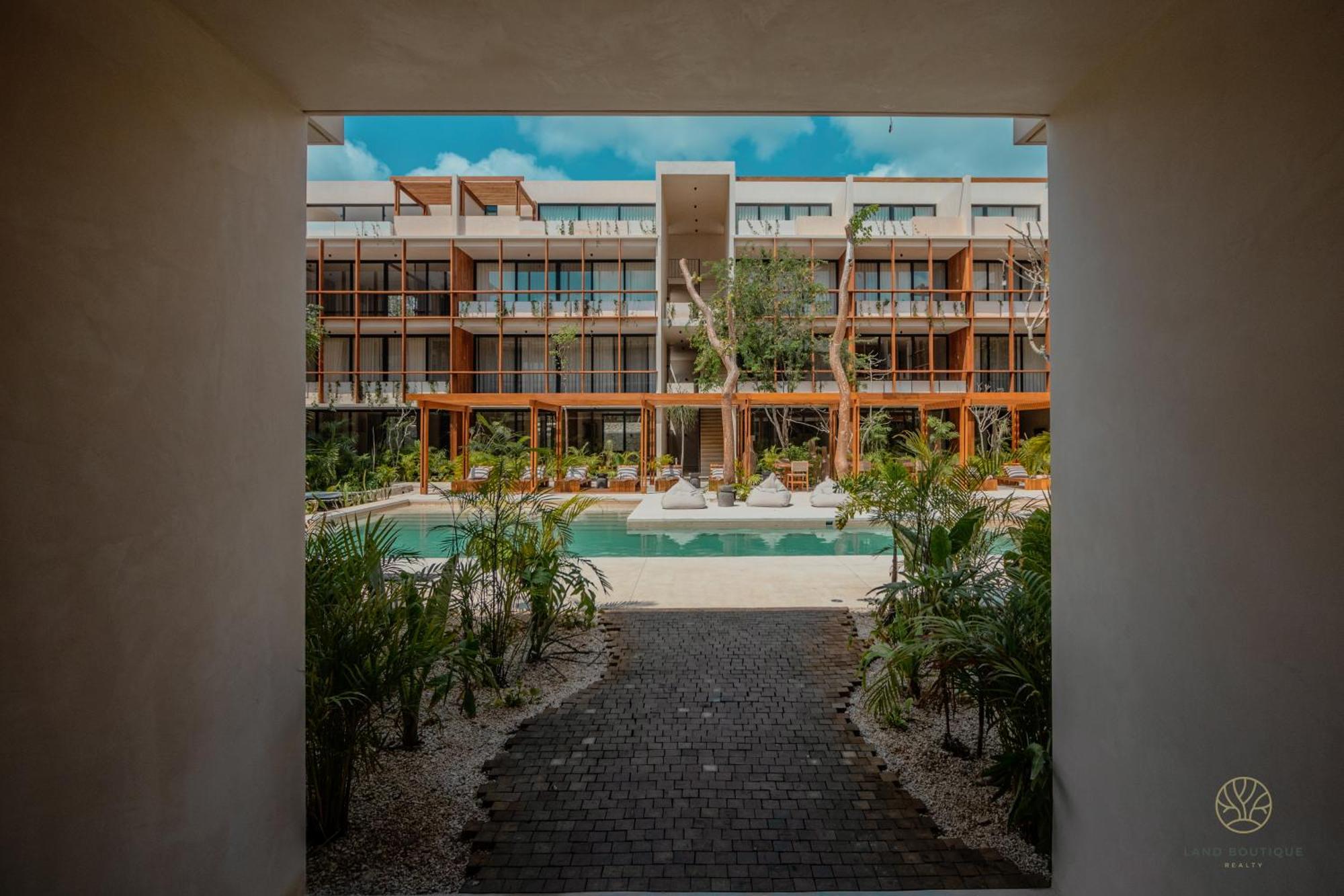 Muunek By Land Boutique Apartahotel 4*