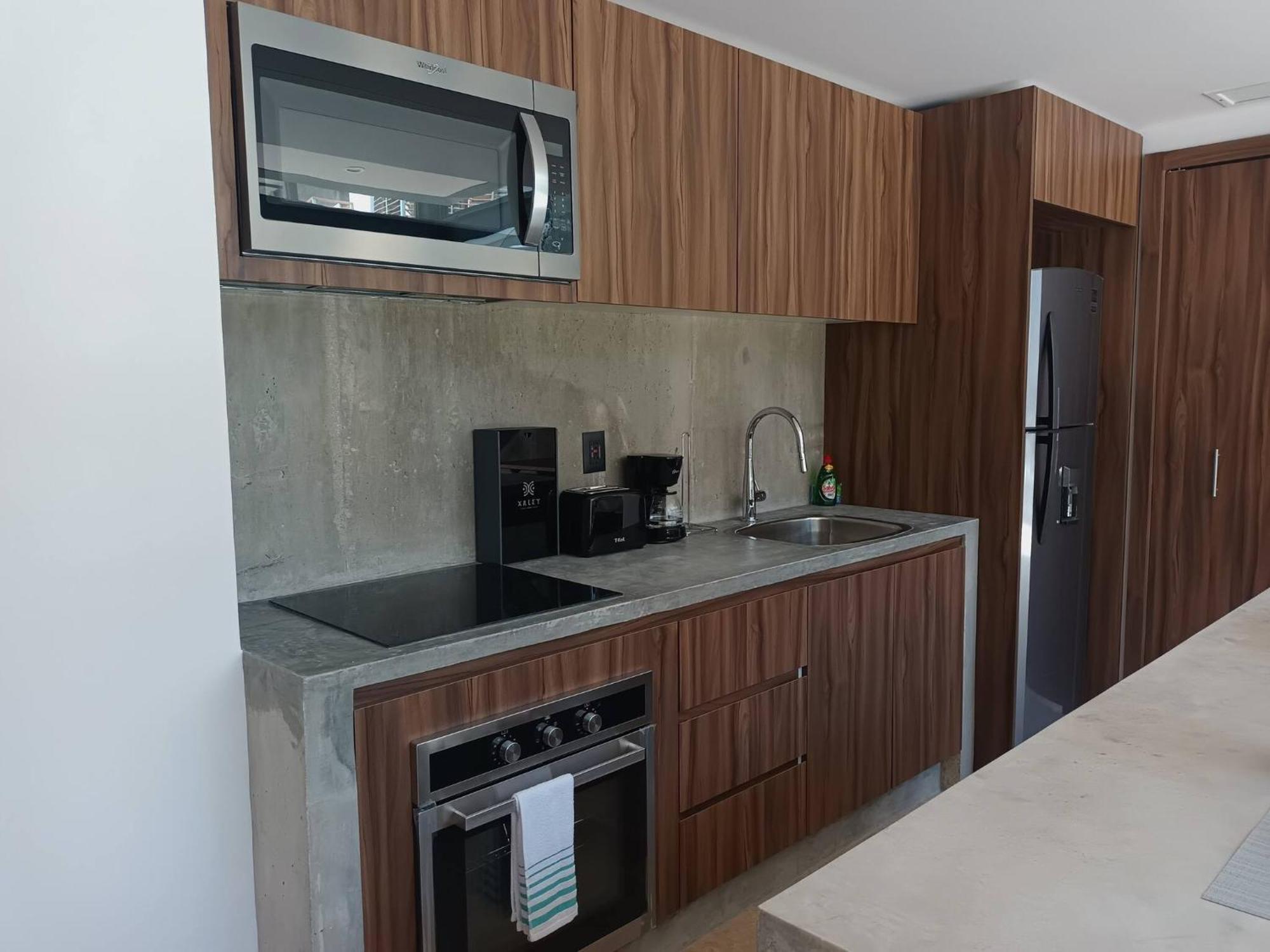 New, Modern Loft In Main Avenue Apartment *
