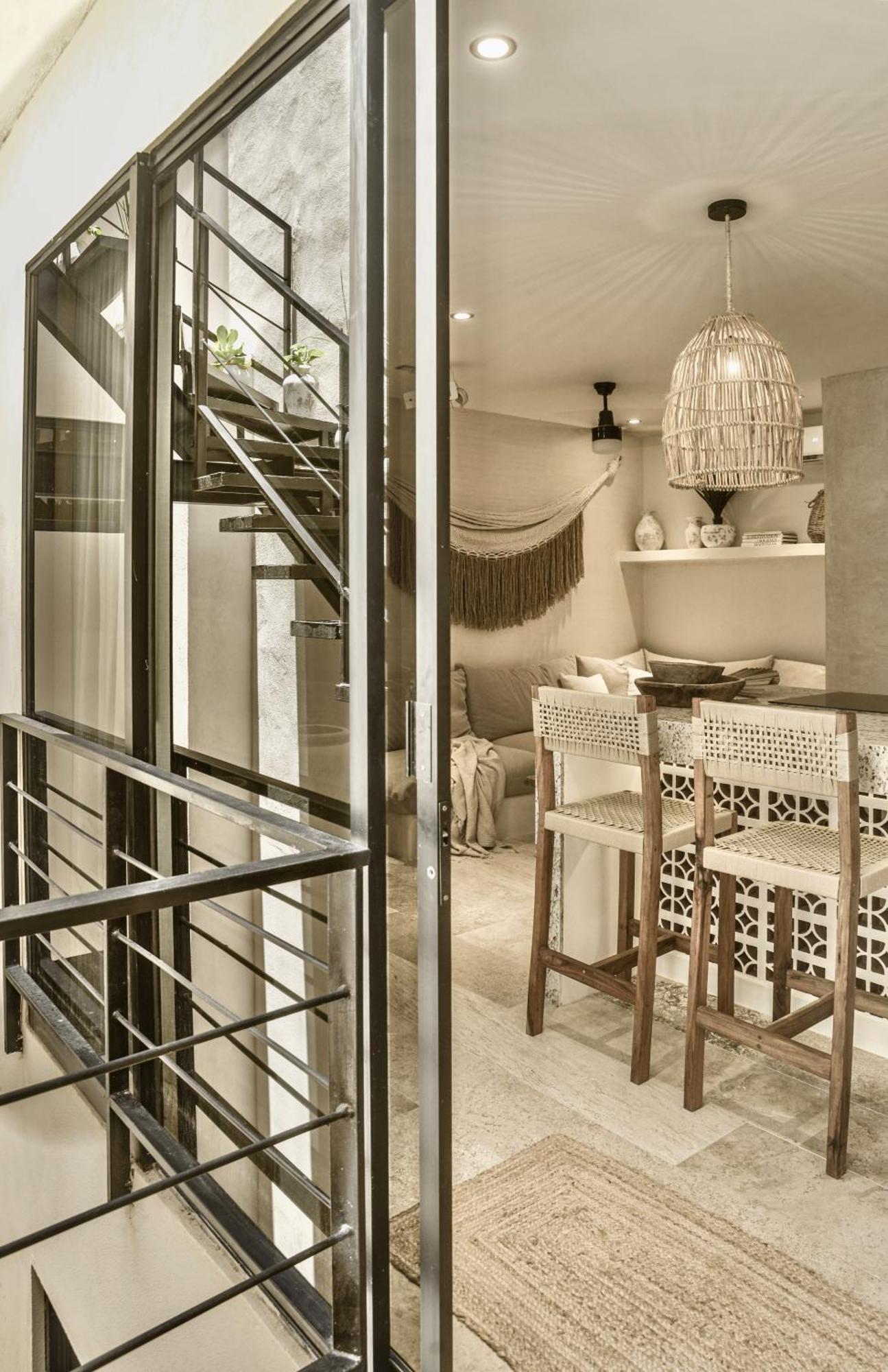 Luxury Penthouse-private Rooftop Pool-walkable