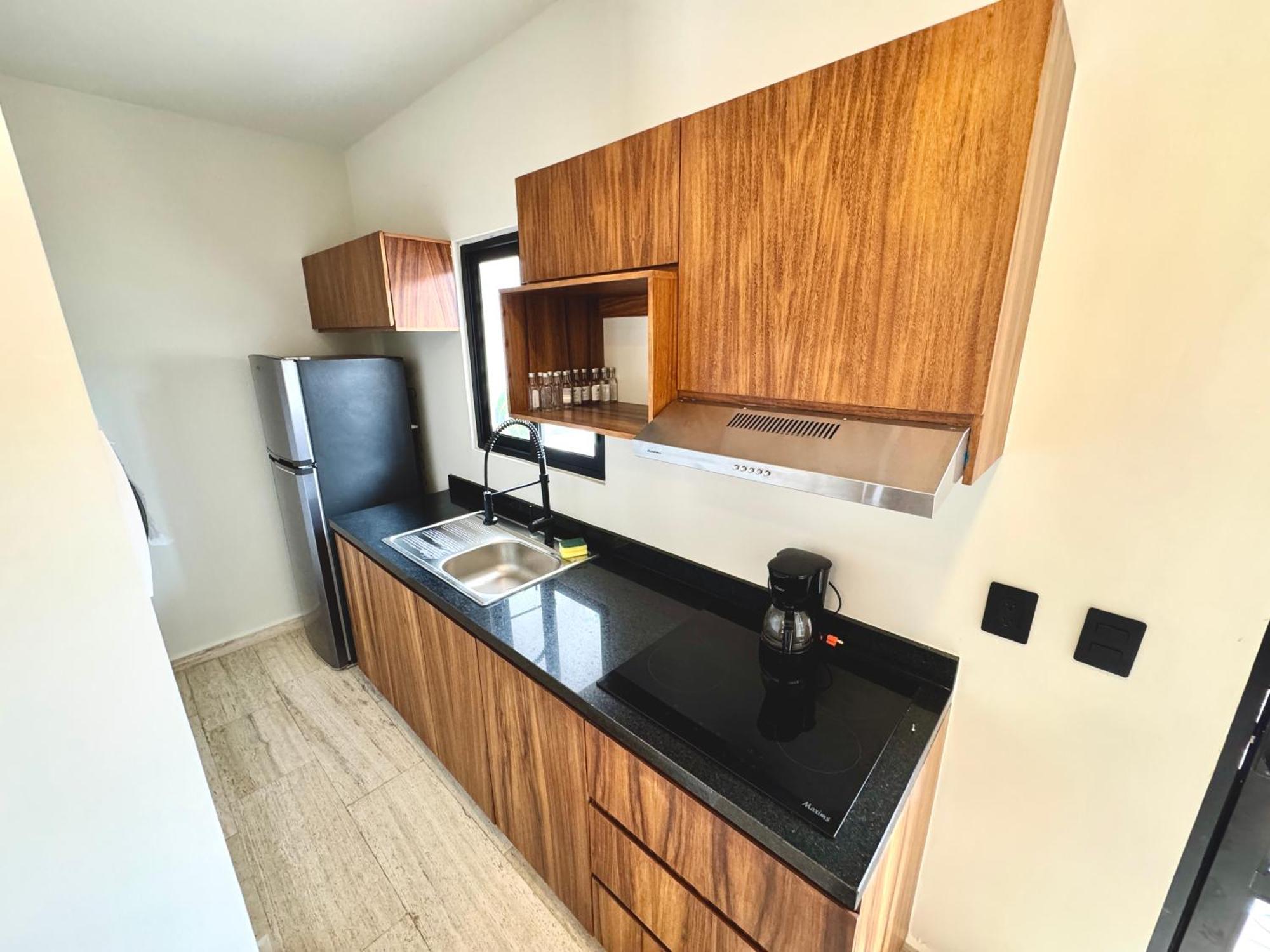 Apartment Chic 2br Condo, Private Jacuzzi And 2 Free Bikes *