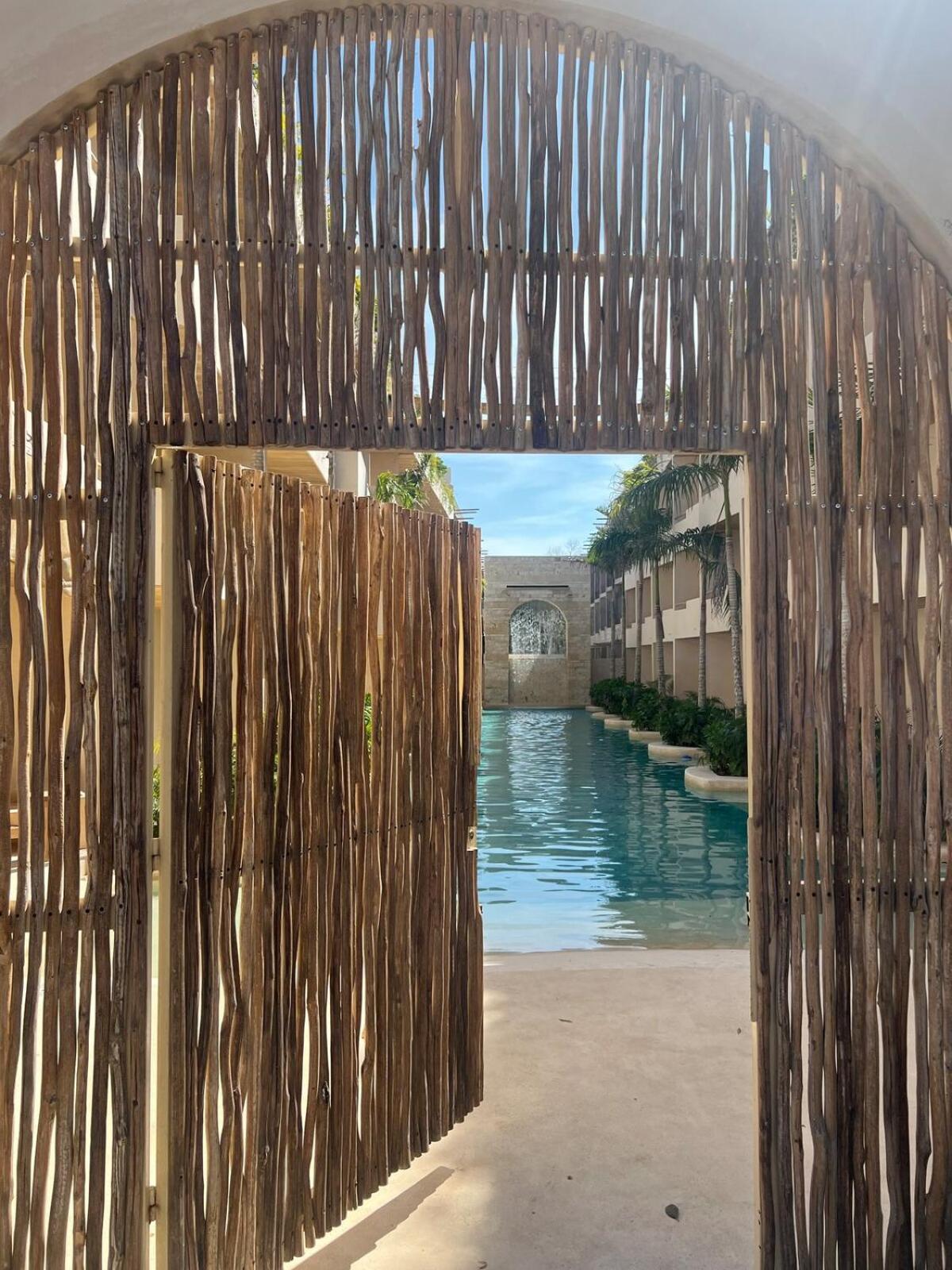 Cocay Lofts 108 Swim Up Apartment *