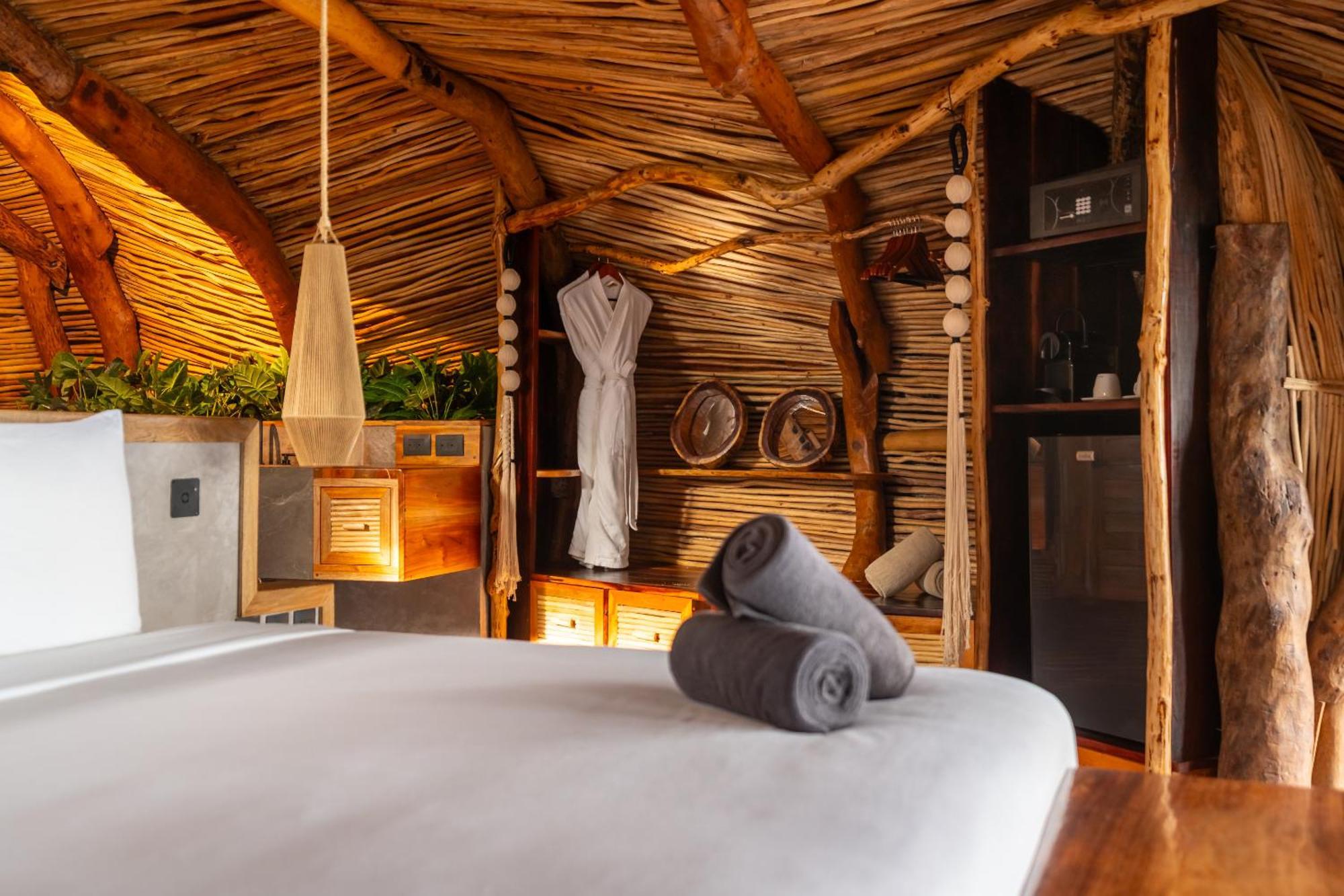 Hotel Kanan & Adults Only Playground