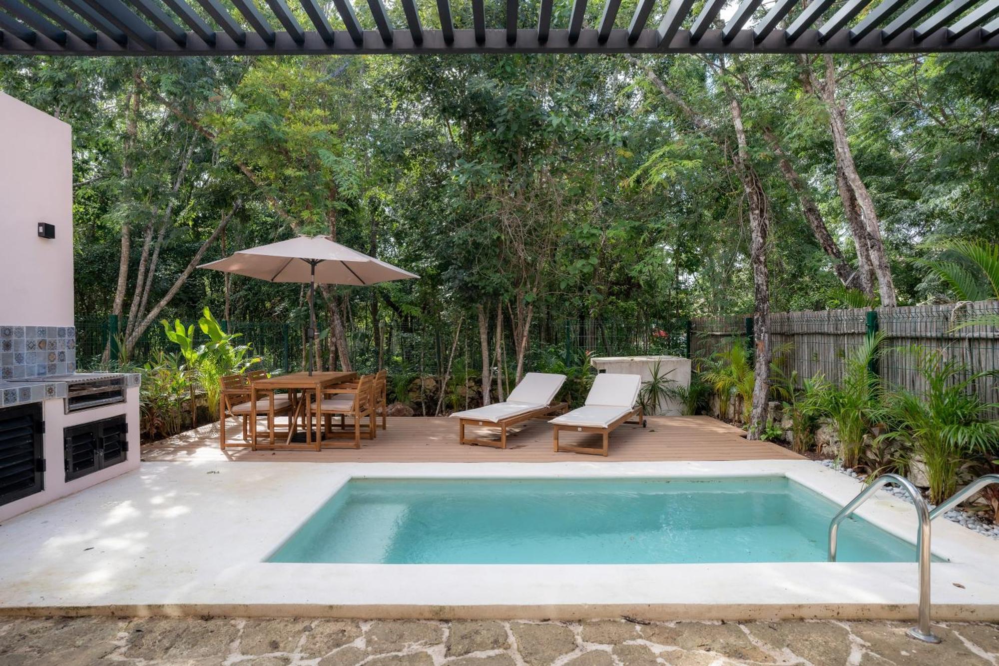 Holiday home The Hibiscus House