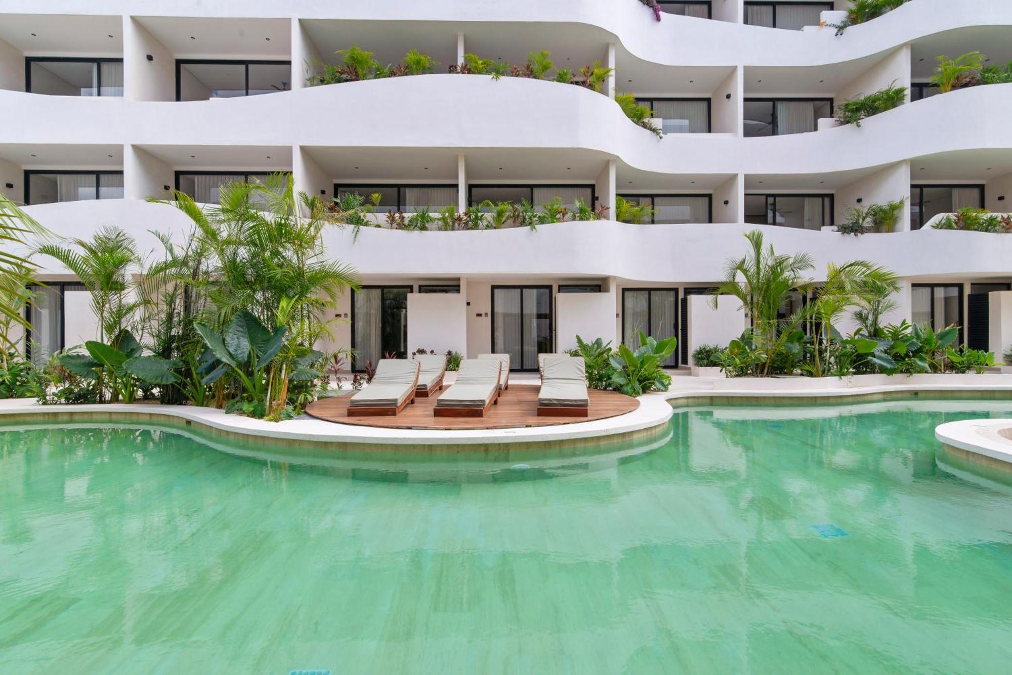 Hotel Guest - Elements