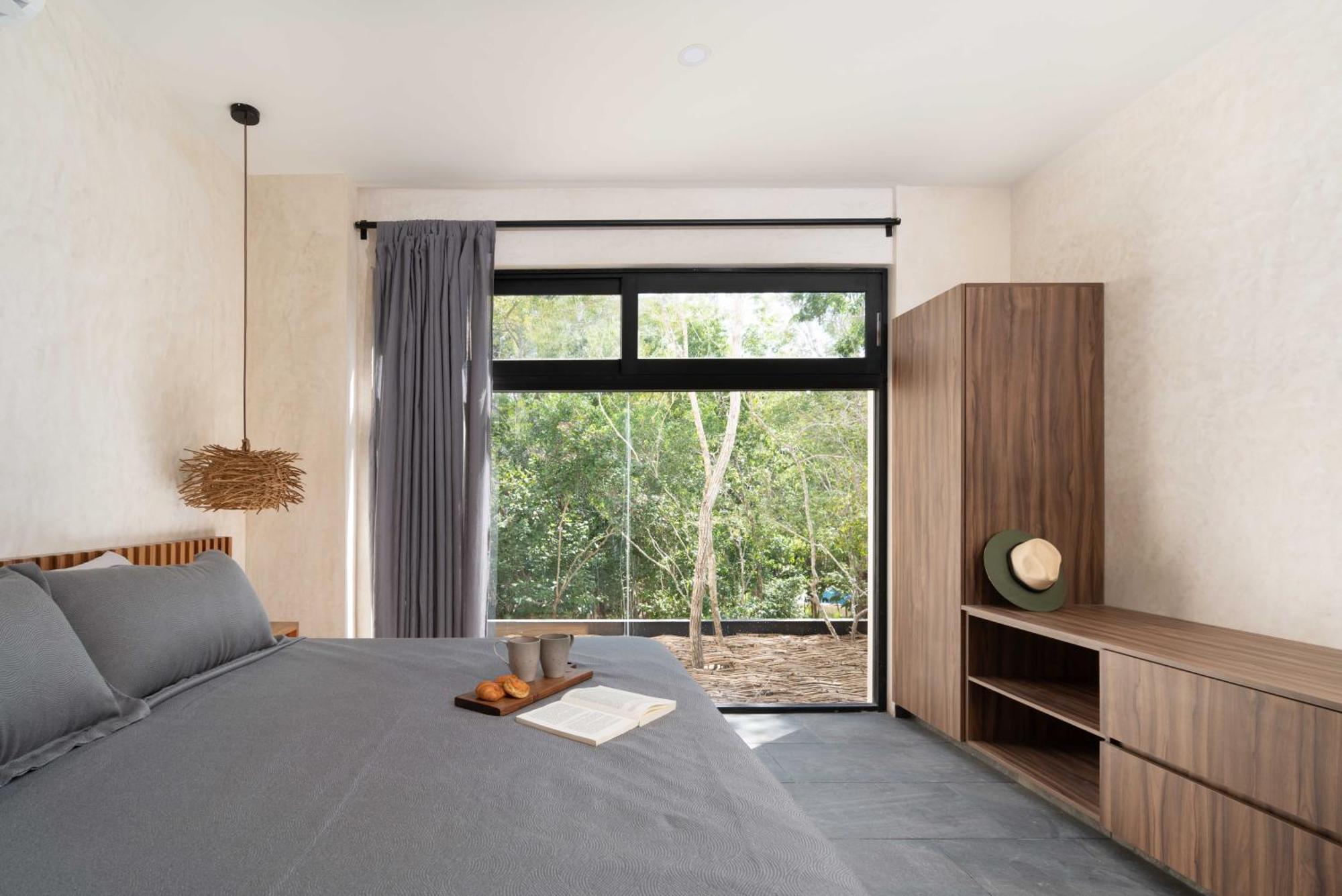 Twelve O'clock - Luxury Villa