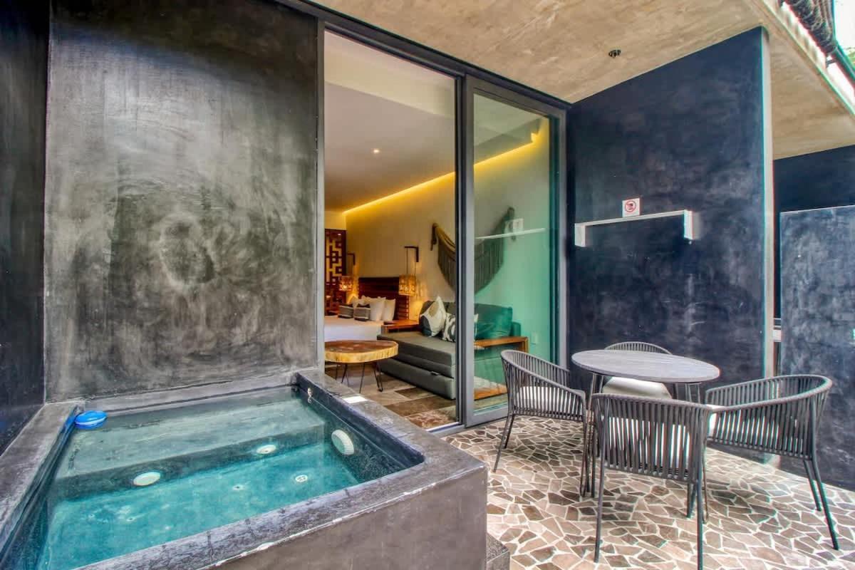 Location And 3 Pools Apartment