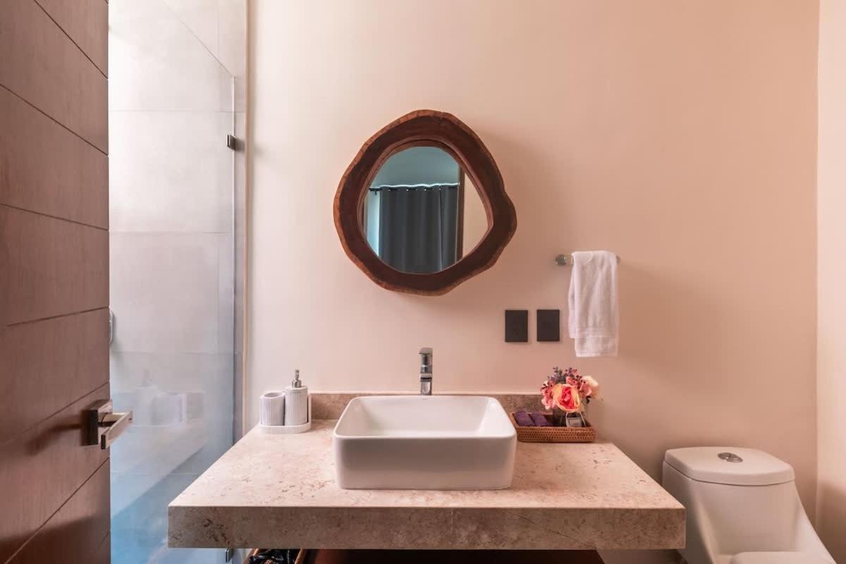 Stylish Duplex Lower Level 2-br Wifi Pool Gym Apartment *