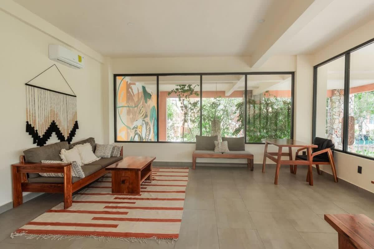 Apartment Stylish Duplex Lower Level 2-br Wifi Pool Gym