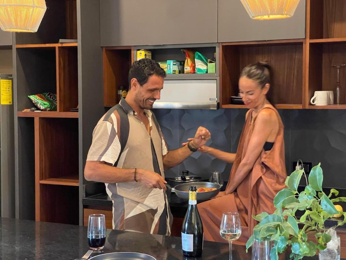 Apartment Flirt And Chill Sunrise Haven