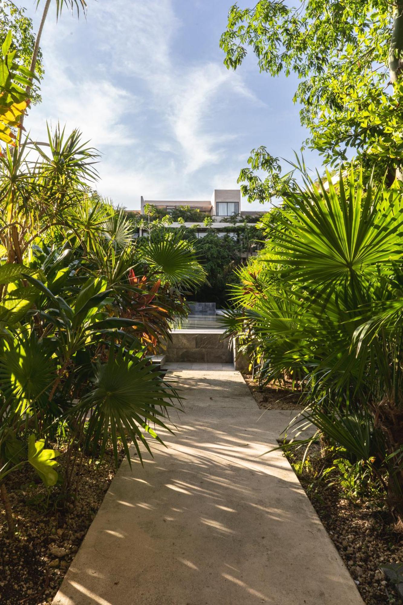 Apartment Kin And Shuttle *