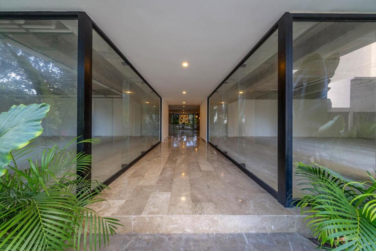 Luxury Private Pool And Movie Theater Retreat *