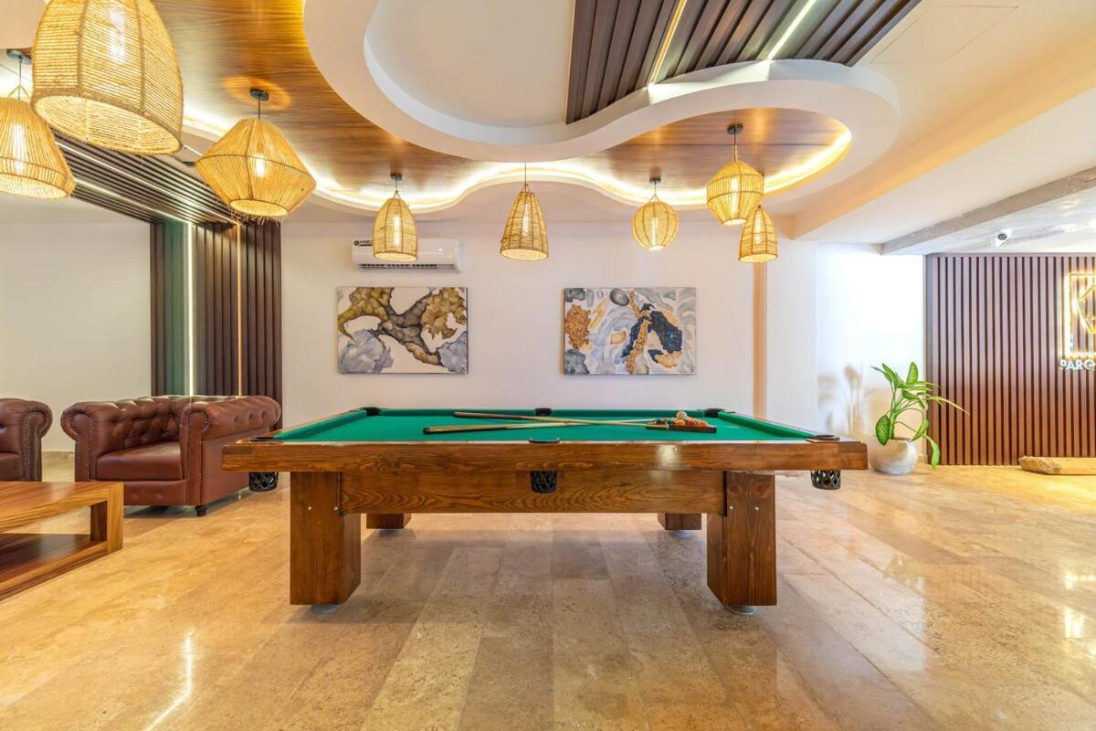 Luxury Private Pool And Movie Theater Retreat Apartment