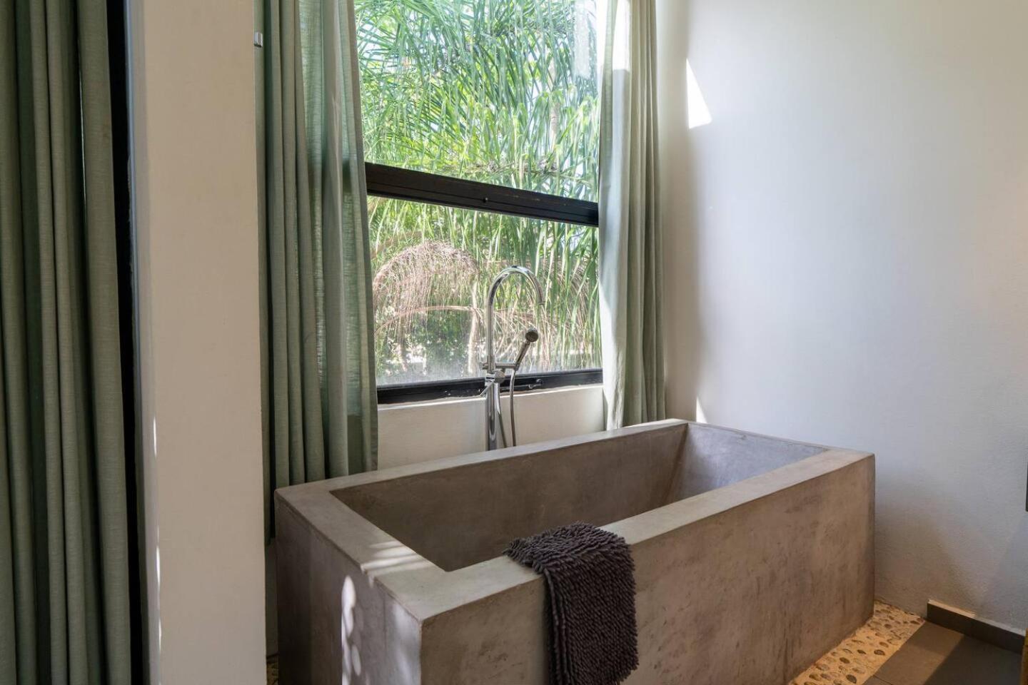 Luxe 3br Private Pool, Gated Community