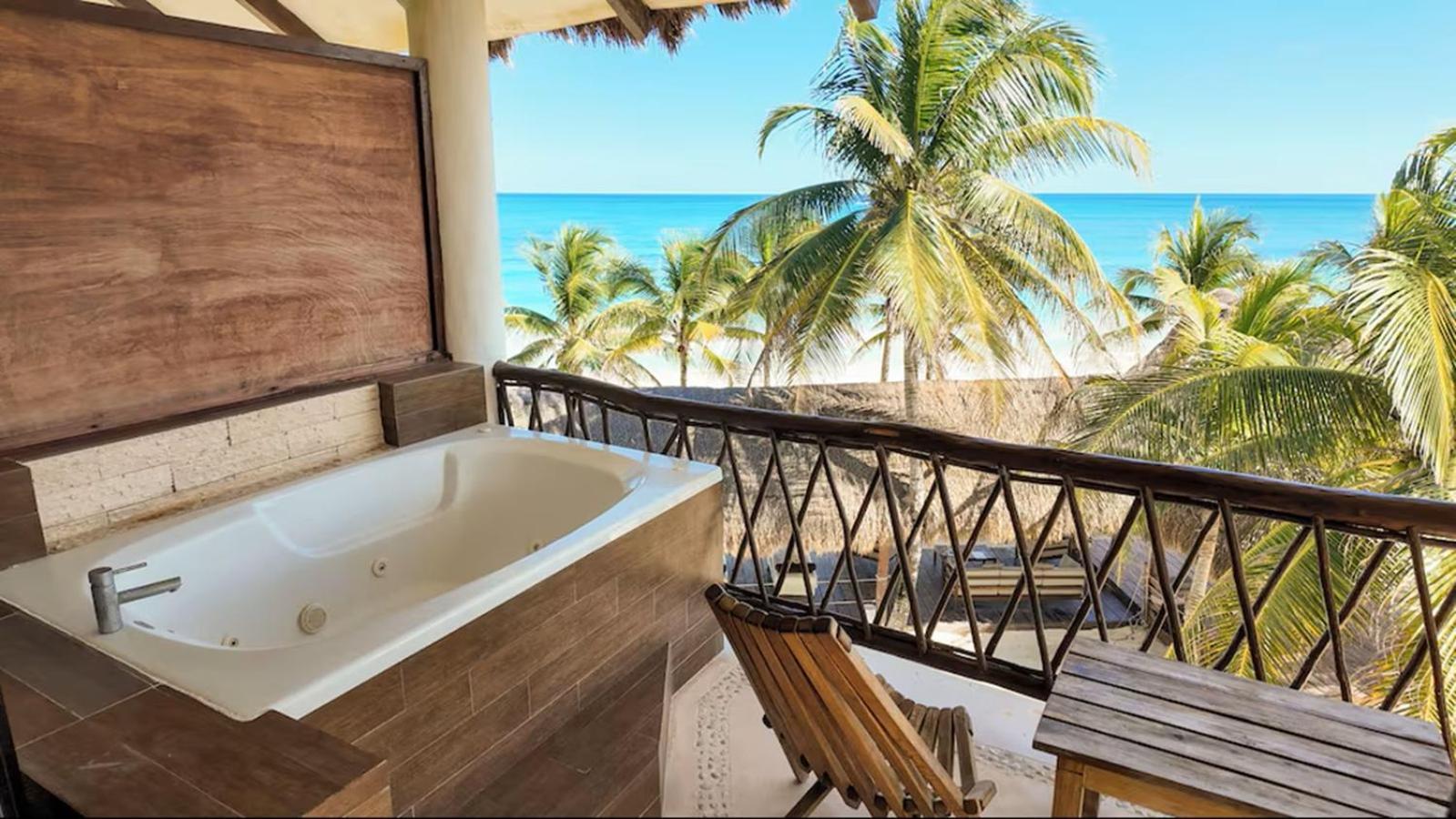 Mia Beachfront - Ocean View And Club 4*