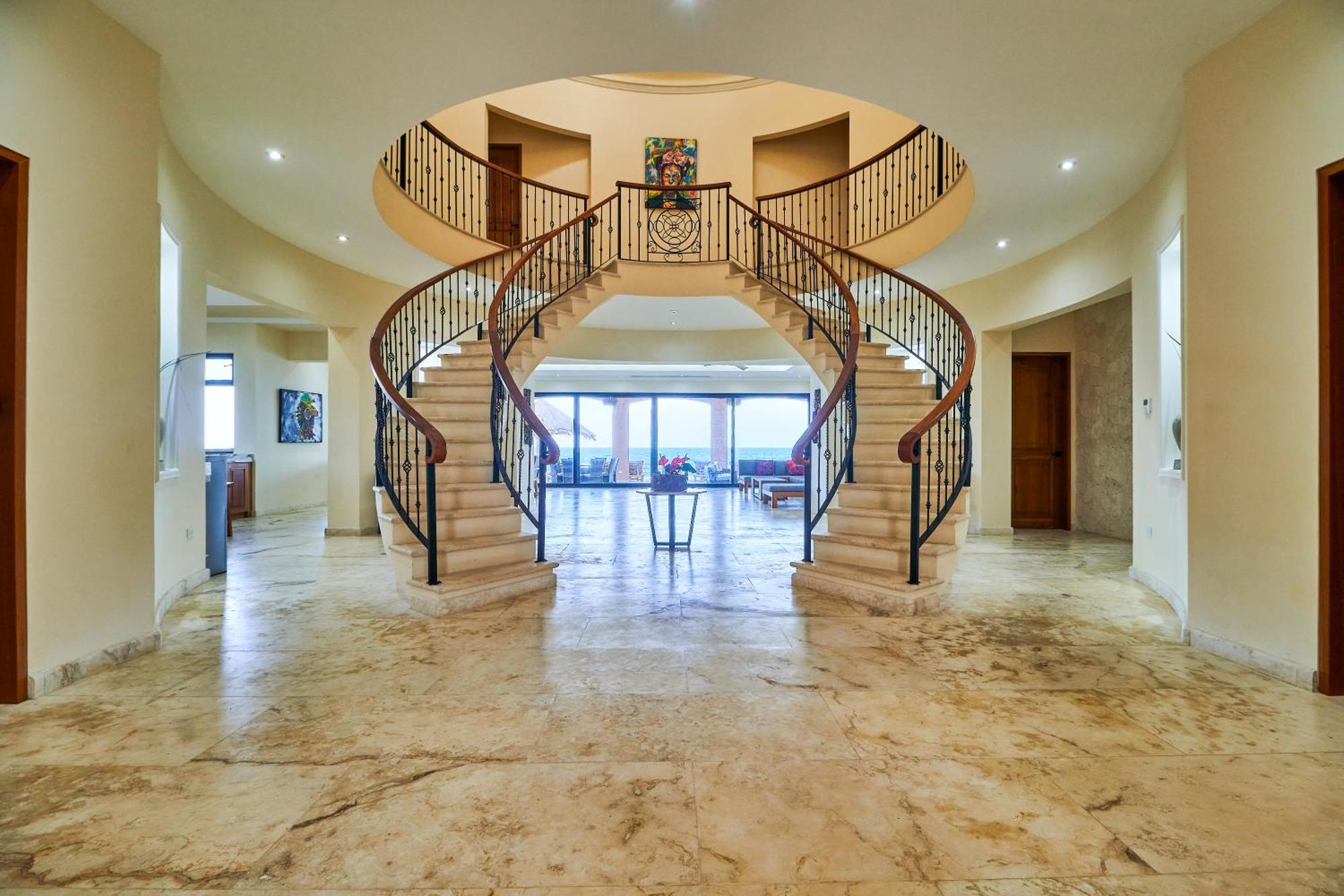 Spacious Oceanfront With 7 Bedrooms, Pool, Premium Amenities & Reliable Generator