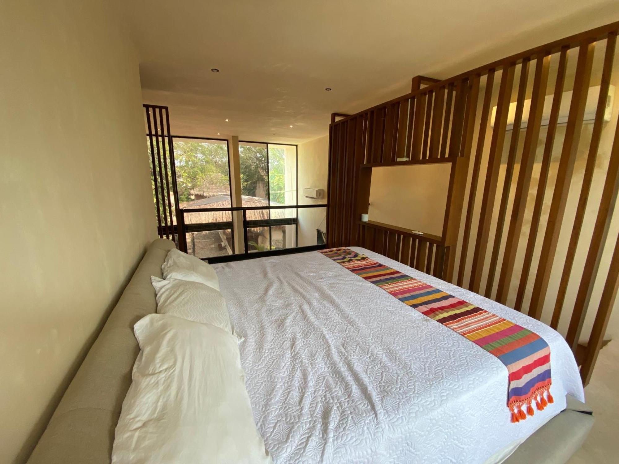 Stunning 6 Private Villas & Ph /Wifi/Ac/Pool/Gym. *